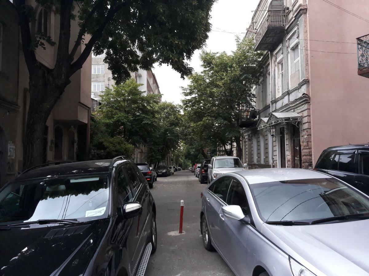 Nino'S Apartment In The Center Of Tbilisi Exteriör bild